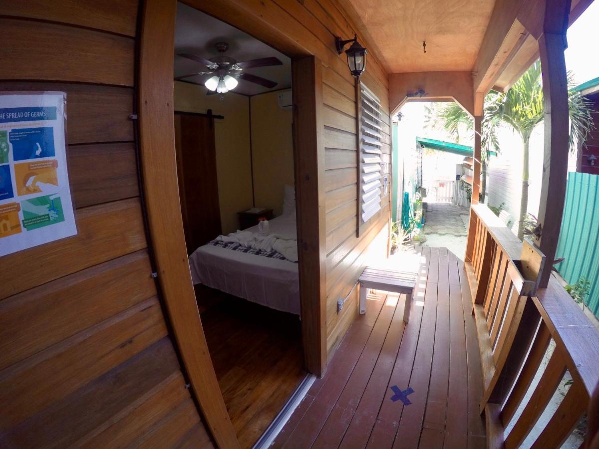 Chila'S Accommodations Caye Caulker Exterior photo